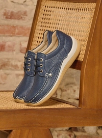 6---wolky-lage-veterschoenen-04527-taranta-71870-blauw-leer-sfeer