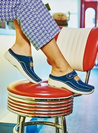 5---wolky-extra-comfort-06227-roll-slipper-11820-denim-nubuck-sfeer-2