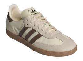 6---ID1447_6_FOOTWEAR_Photography_Front Lateral Top View_transparent-_no-bg
