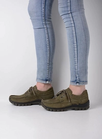 3---wolky-veterschoenen-04726-fly-11709-pesto-groen-nubuck-detail