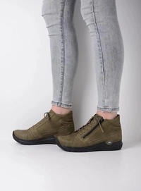 wolky-hoge-veterschoenen-06606-why-11709-pesto-groen-nubuck-detail