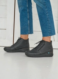 wolky-hoge-veterschoenen-06606-why-71000-zwart-leer-detail