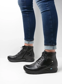 wolky-hoge-veterschoenen-06612-whynot-24000-zwart-leer-detail