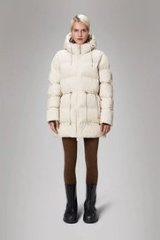 2---Alta_Long_Puffer_String_W_Jacket-Jackets-15160-26_Dune-5_b823aa04-f411-407a-973a-614bd7b705e4