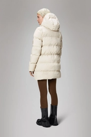 3---Alta_Long_Puffer_String_W_Jacket-Jackets-15160-26_Dune-7_1e3659e4-0771-4708-a6a1-401052d9f95a