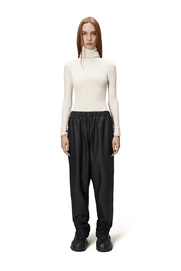 18560_black_aw24_women_1