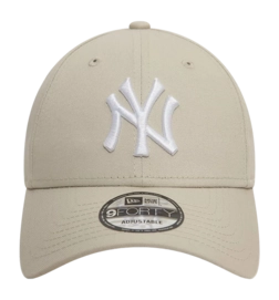 Kappe New Era League Essential 9FORTY New York Yankees Unisex Stone / White