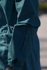 Ducksday_raincoat_woman_Breeze_1