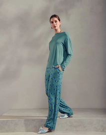 3---denna_uni_top_long_sleeve_soft_teal_101210_661_lr_s1_p