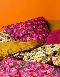 2---bellflower_beauty_duvet__cover_rose_violet_101894_643_lr_d1_p