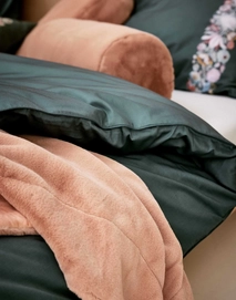 2---veroniq_duvet_cover_balsam_green_101904_668_lr_d1_p