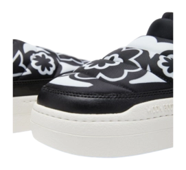 4---moon-boot-park-soft-flower-print-black-sneakers_23538471_54573080_1000-_no-bg