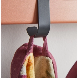 2---ROSALEE_PLUM_GUEST_TOWEL_DETAIL_LR1