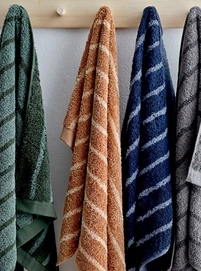 2---sdahl-organic-common-haandklaede-b-70-x-l-140-cm-oekologisk-bomuld-forest-green (1)