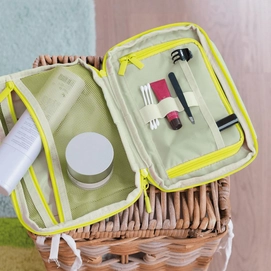 2---wb21_lime_kulturtasche_ambiente_01_2021_re_1880x1060px_b2659ea2_1000x1000