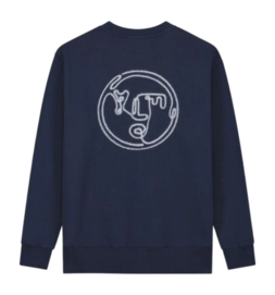 2---477895Olaf_Hussein_Nostalgia_Face_Crewneck_Blauw_donker-_no-bg