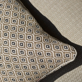 2021 M&L sunbrella fabric decorative cushion raffia (detail 1)