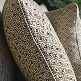 2021 M&L sunbrella fabric decorative cushion raffia (detail 2)