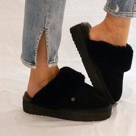 4---fls371009-on-foot