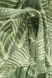 6---325_ba8332e8af-banana-leaf-robe-8002-05-c-original