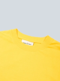 7---yellow_tshirt_kraag_detail