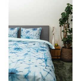 3---kayori_-_uki_-_dekbedovertrek_-_katoensatijn_-_blauw_-_mood_1_2