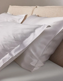 4---aziza_duvet_cover_white_102448_204_lr_d2_p
