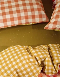 3---checking-in_duvet_cover_orange_101131_173_lr_d1_p