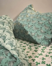 3---chicken_run_duvet_cover_turquoise_101129_202_lr_d3_p