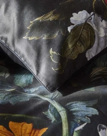 4---gwendolyn_duvet_cover_darkest_green_101457_609_lr_d2_p