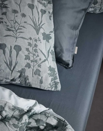 2---maribel_duvet_cover_green_101979_140_lr_d1_p