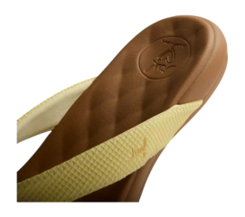 6---CJ6907_CUSHIONHARMONY_PALEBANANA_DTL2_WHITE_WB