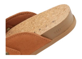 7---CJ7068_VISTA_SERENITY_COCOA_SUEDE_DTL2_GBkopie