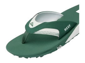 6---CJ7224_FANNINGPREGAME_GREENWHITE_DTL1_GBkopie