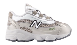 Sneaker New Balance IV1000NK Kleinkind Arid Stone/Light Silver Metallic