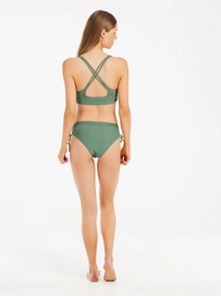 8---72651024_663_model_back-full_01