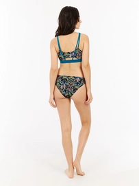 8---72651098_290_model_back-full_01