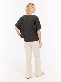 6---17651025_290_model_back-full_01