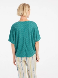 7---17651025_341_model_back-half_01