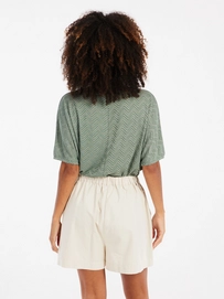 6---17651025_663_model_back-half_01