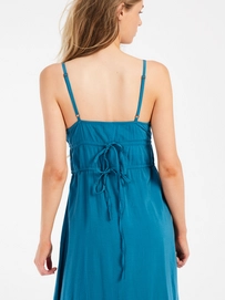 8---24651002_341_model_back-half_02