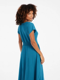 7---24651016_341_model_back-half_01