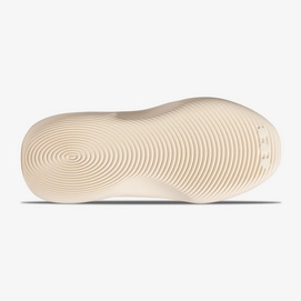 3---IH0355_4_FOOTWEAR_Photography_Bottom_View_transparent