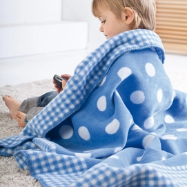 Jacquard Decke Ibena Kuschelkind Blaue Punkte