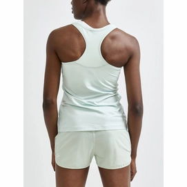 3---1908770-692000_ADV Essence Singlet W_Closeup2