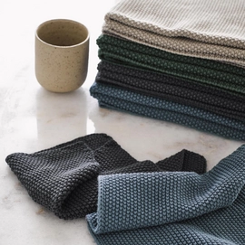 3---RUKA_GREEN_HAND_TOWEL_SFEER_LR