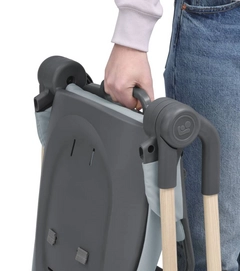 2040052110_2023_maxicosi_homeequipment_highchair_ava_grey_beyondgrey_carryinghandle_front