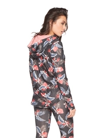 3613192_900_model_back-half_01