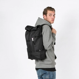 3779_Mountain-Backpack_01_AM1