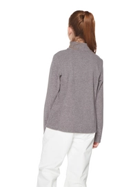 3996300_592_model_back-half_01